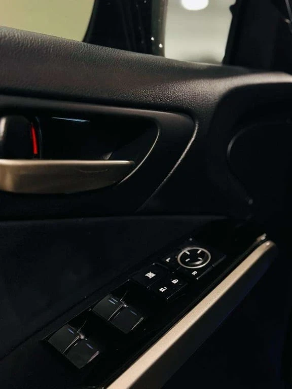 Lexus IS 300 * GSE37L * CARFAX * БЕЗ ПЪРВОНАЧАЛНА ВНОСКА - изображение 9