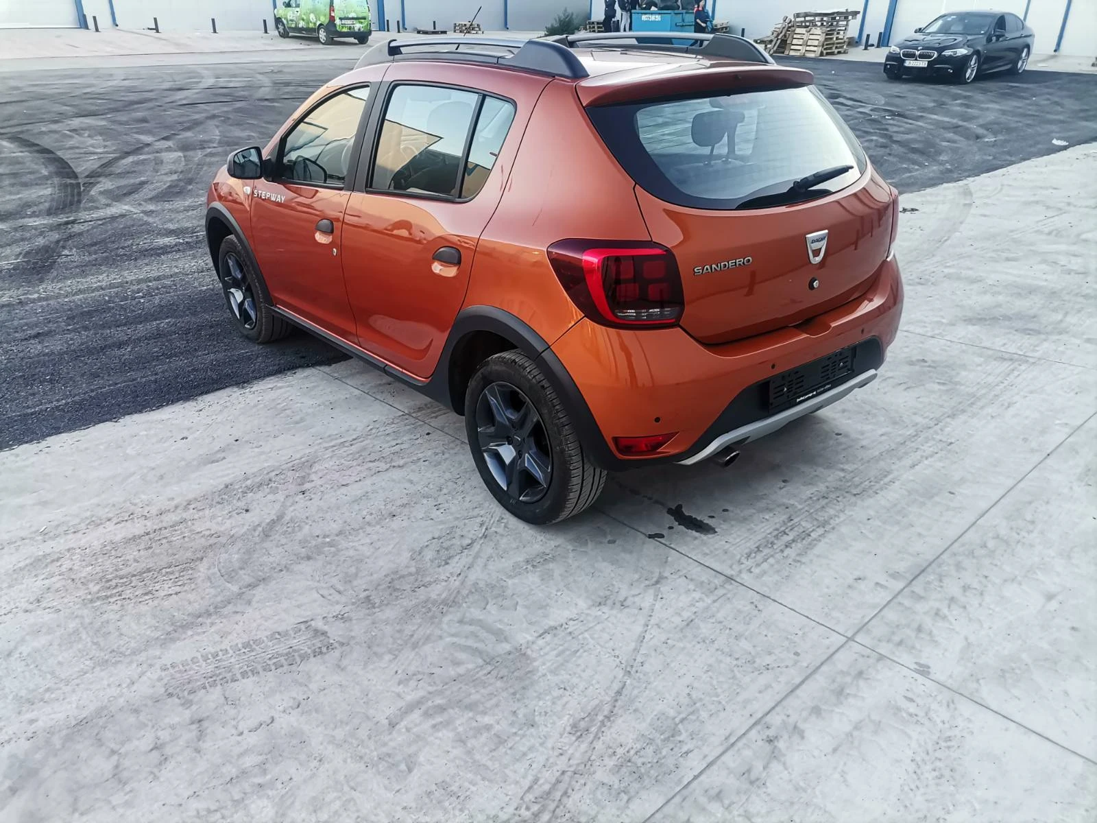 Dacia Sandero 0, 9 90 к.с. SWISS - изображение 3