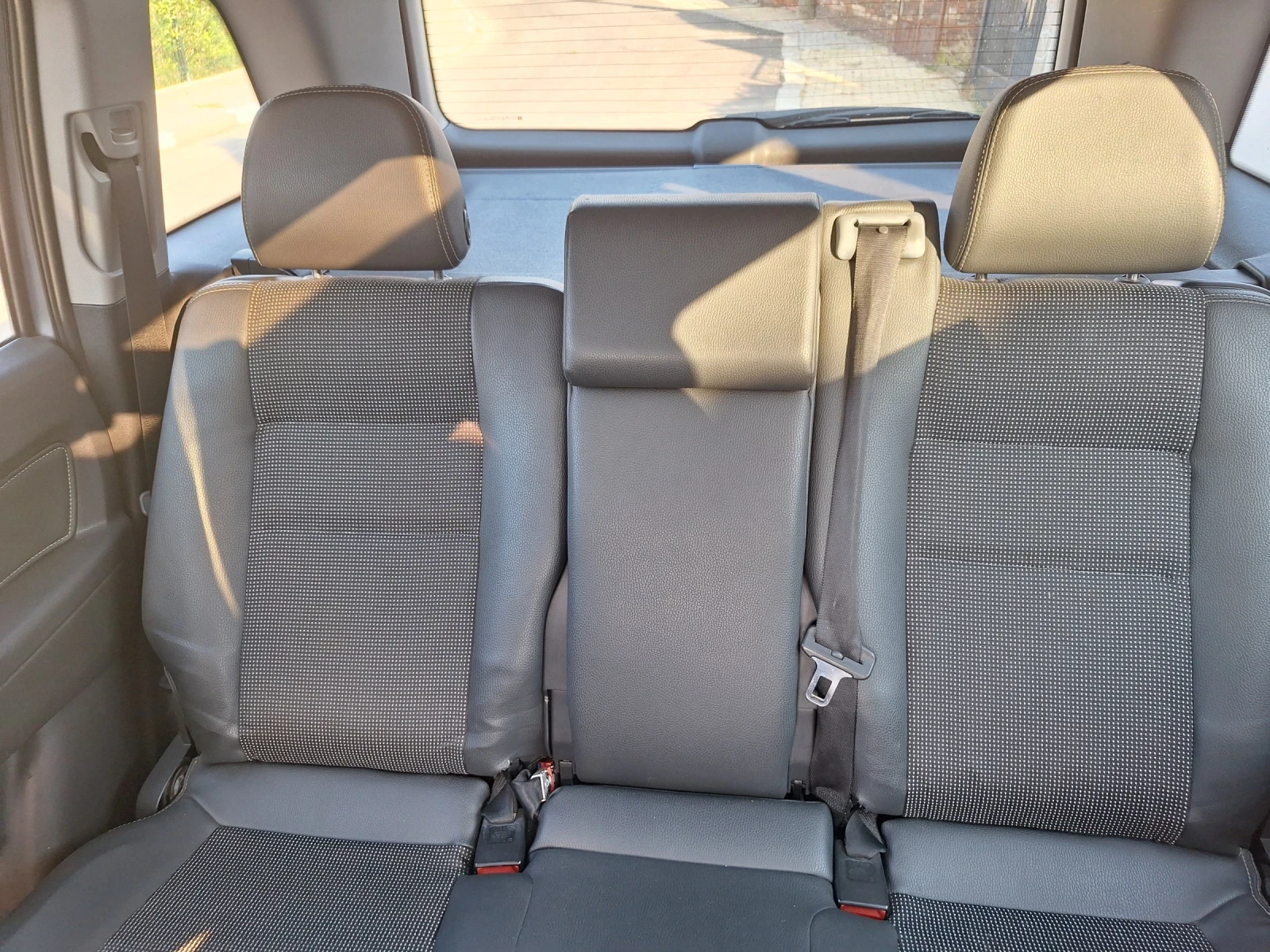 Opel Zafira Комби - изображение 8