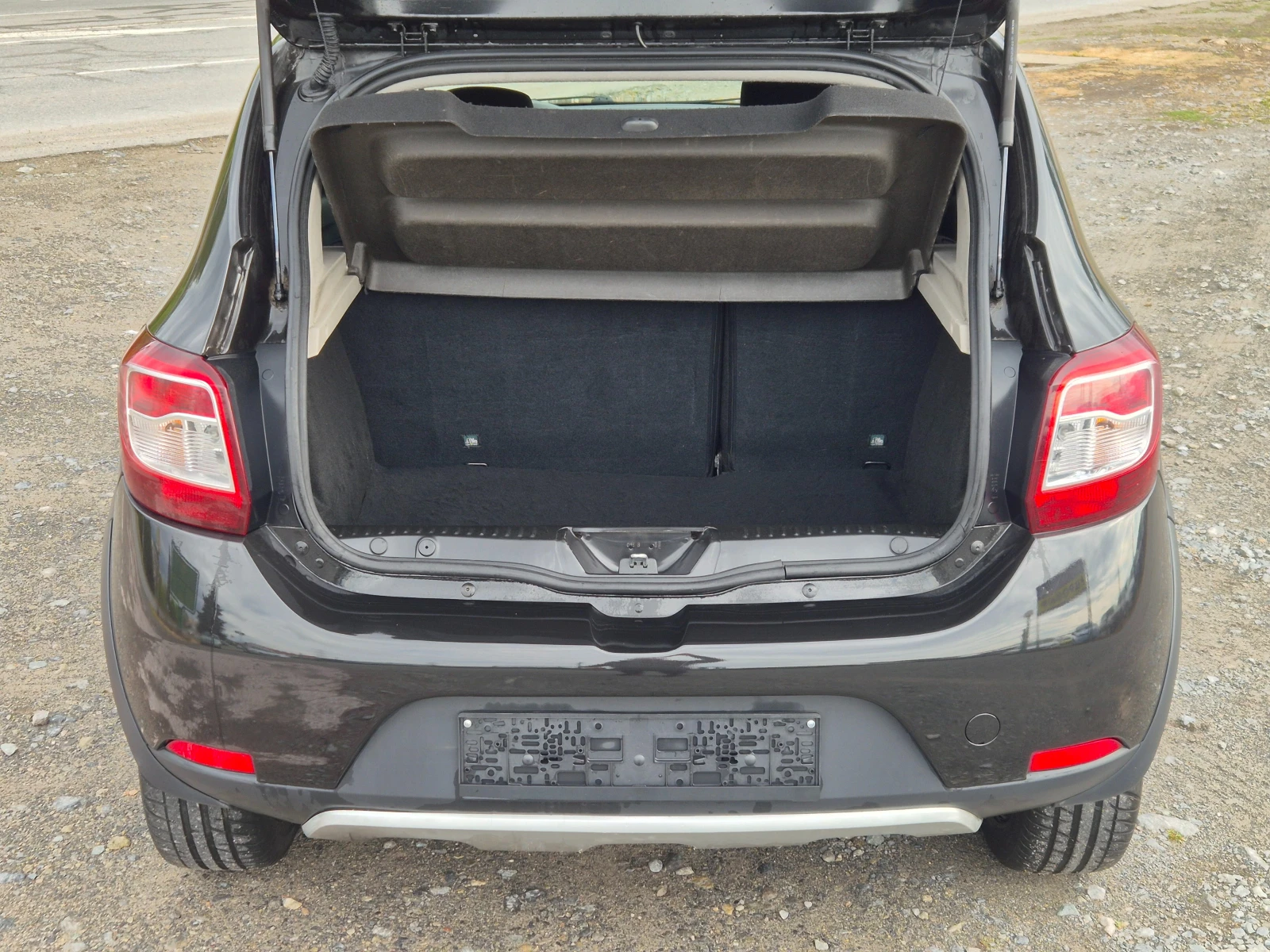 Dacia Sandero Stepway, снимка 11 - Автомобили и джипове - 52376392