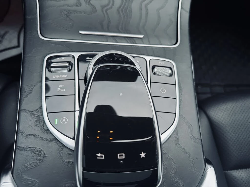 Mercedes-Benz C 300 AMG* ПАМЕТ* ПАНОРАМА* КОЖА* КАМЕРА* ПОДГРЕВ* , снимка 12 - Автомобили и джипове - 53734333