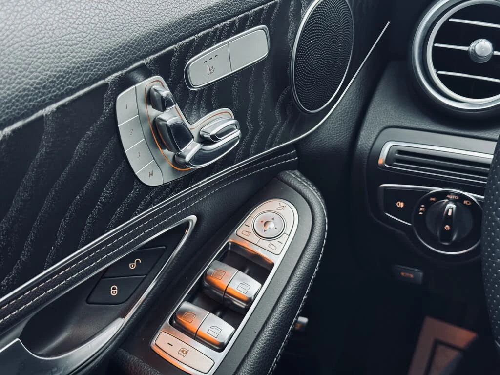 Mercedes-Benz C 300 AMG* ПАМЕТ* ПАНОРАМА* КОЖА* КАМЕРА* ПОДГРЕВ* , снимка 6 - Автомобили и джипове - 53734333