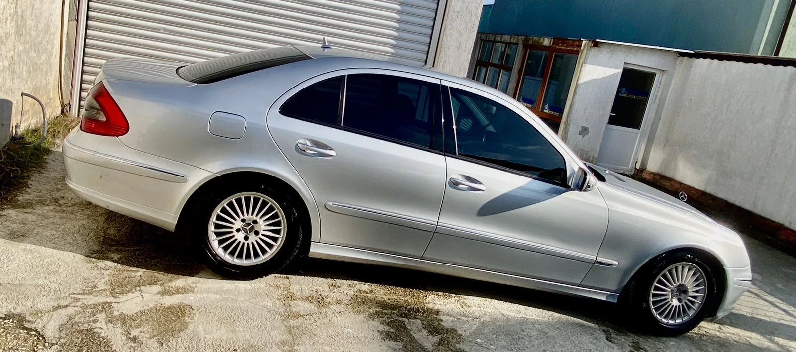 Mercedes-Benz E 320 EVO FACELIFT Напълно обслужен, снимка 12 - Автомобили и джипове - 53773839