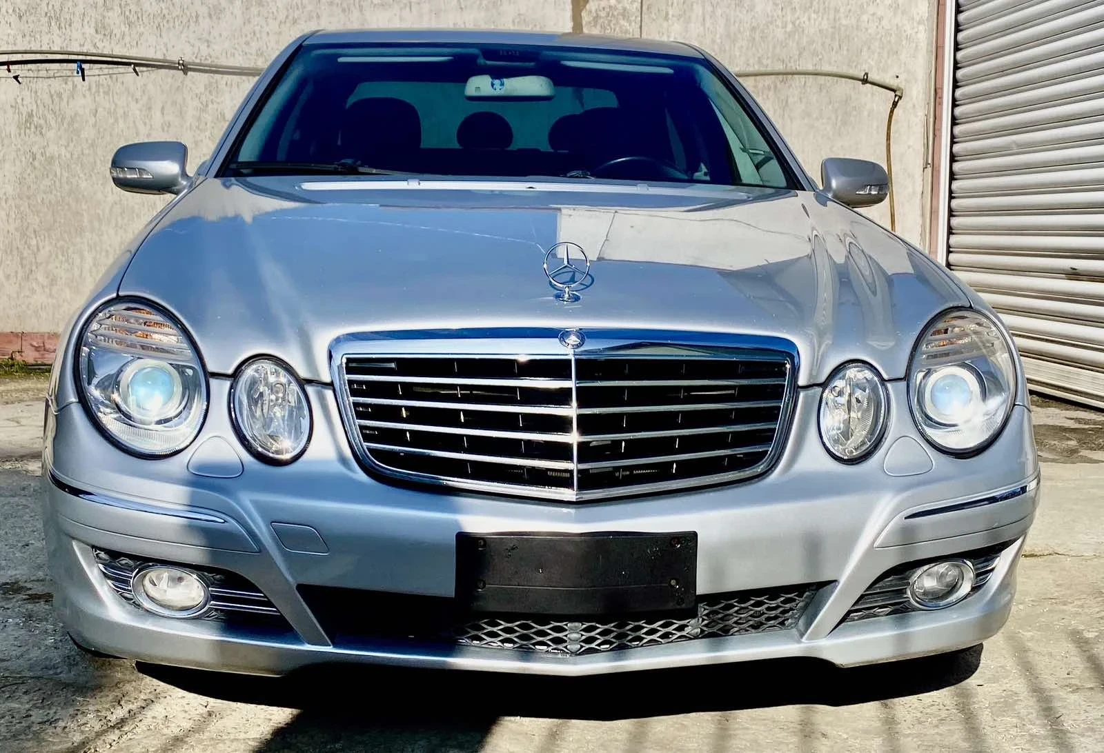 Mercedes-Benz E 320 EVO FACELIFT Напълно обслужен, снимка 2 - Автомобили и джипове - 53773839