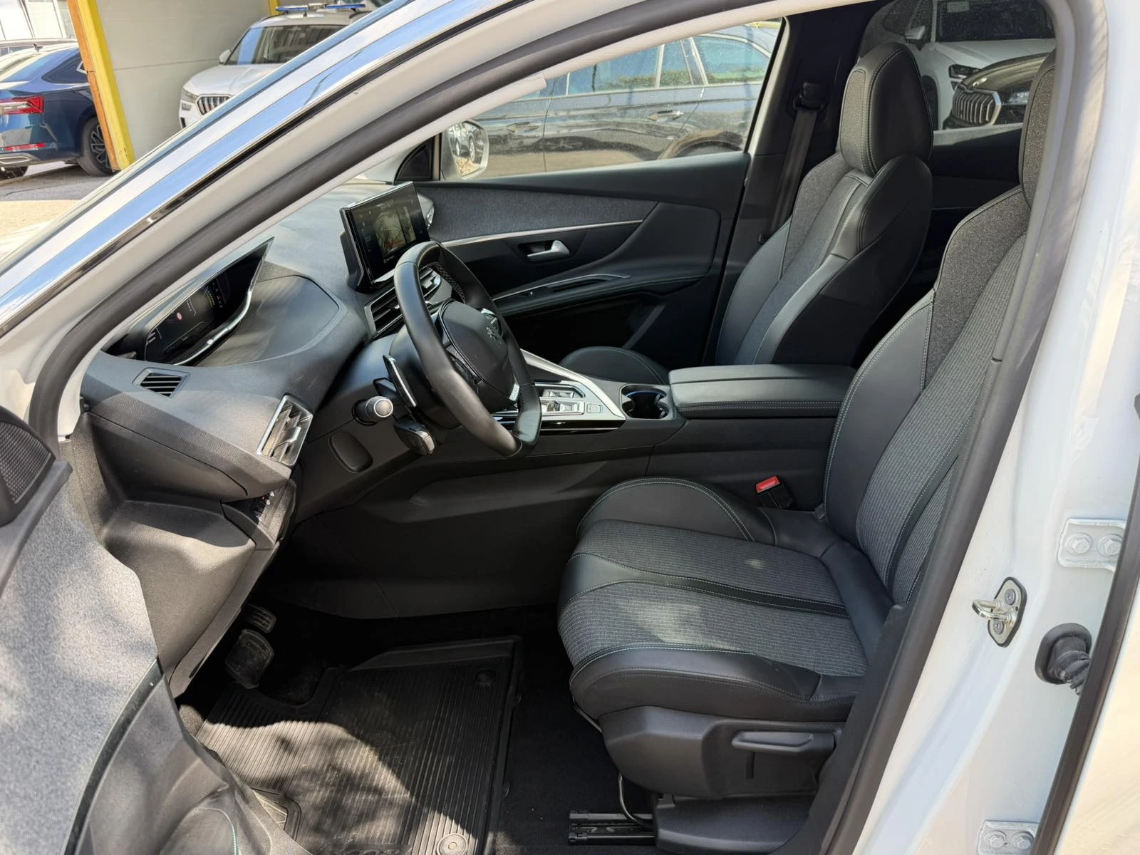 Peugeot 3008 1.6L Plug-in Hybrid 4 300 �.�. 4�4 | Mobile.bg � ����������� 6