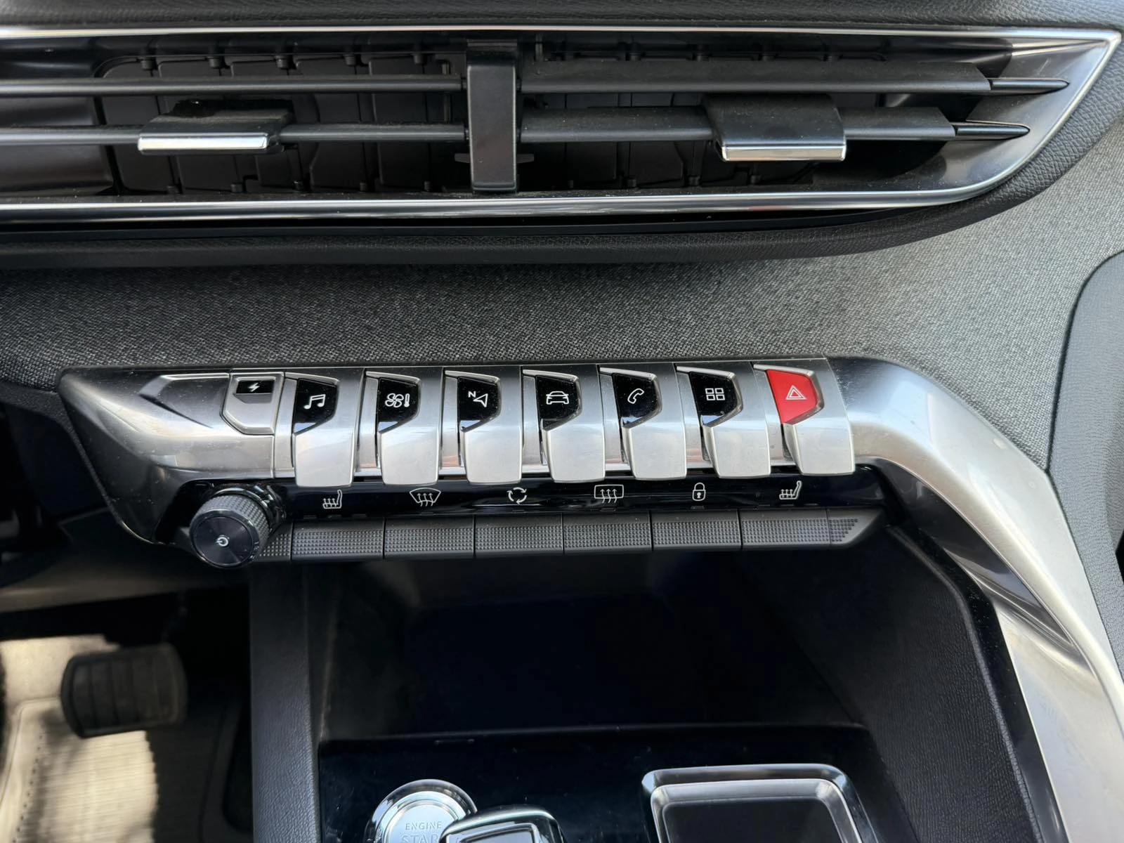 Peugeot 3008 1.6L Plug-in Hybrid 4 300 �.�. 4�4 | Mobile.bg � ����������� 12