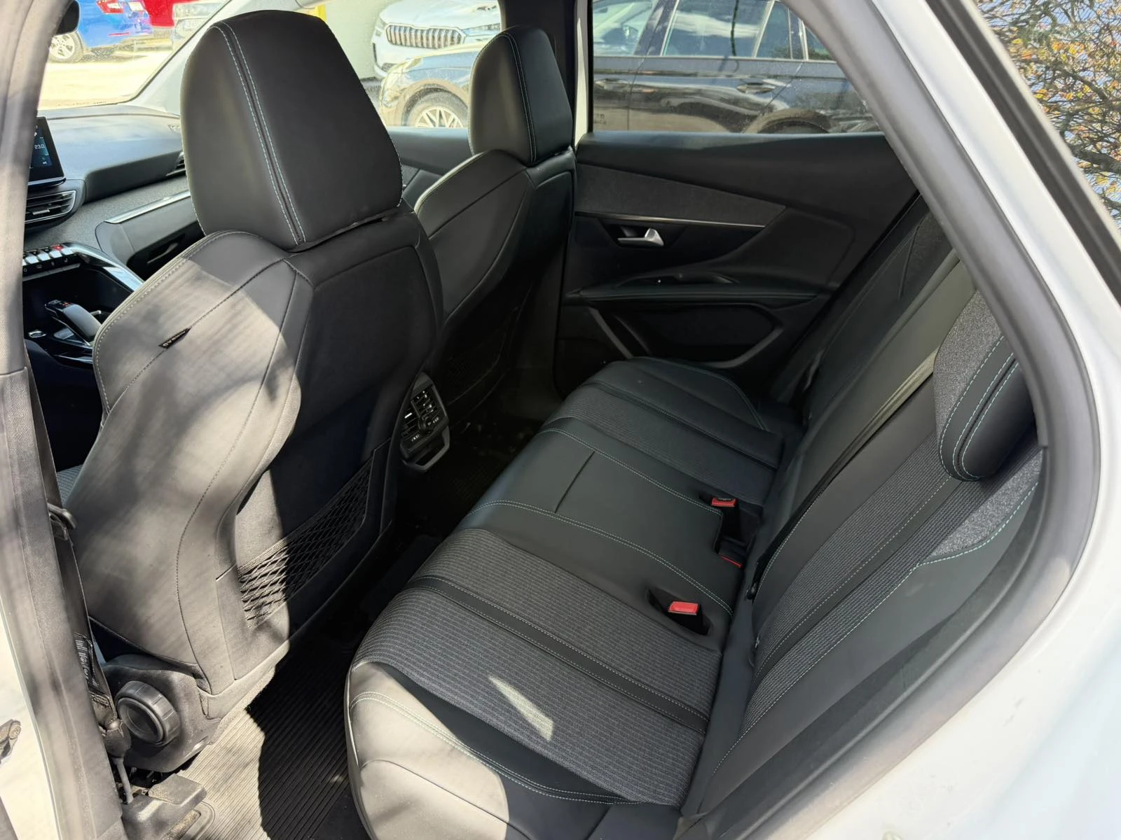 Peugeot 3008 1.6L Plug-in Hybrid 4 300 �.�. 4�4 | Mobile.bg � ����������� 7