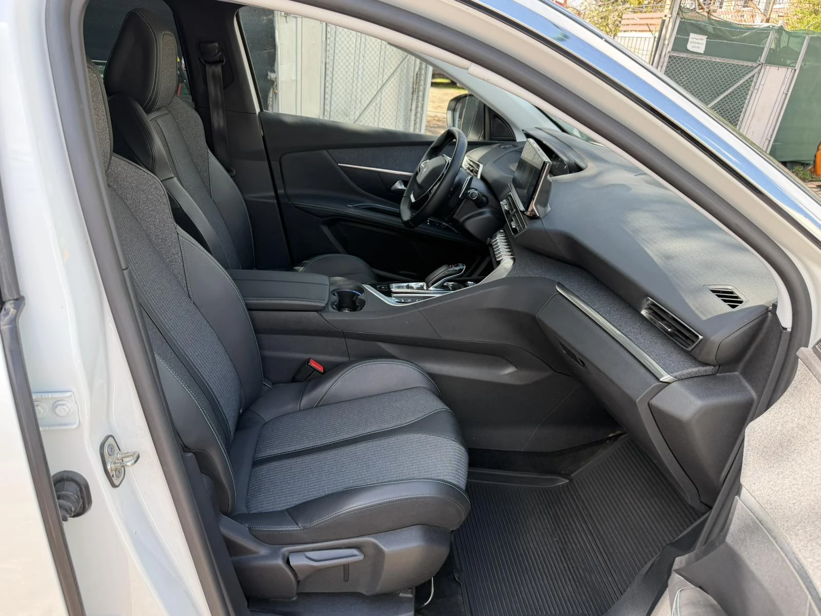 Peugeot 3008 1.6L Plug-in Hybrid 4 300 �.�. 4�4 | Mobile.bg � ����������� 8