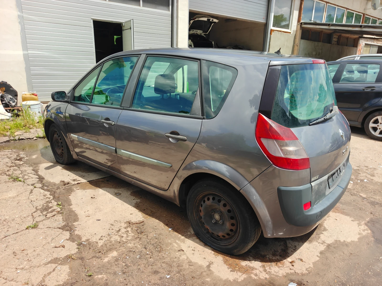 Renault Megane 1.9dci, снимка 4 - Автомобили и джипове - 54762199