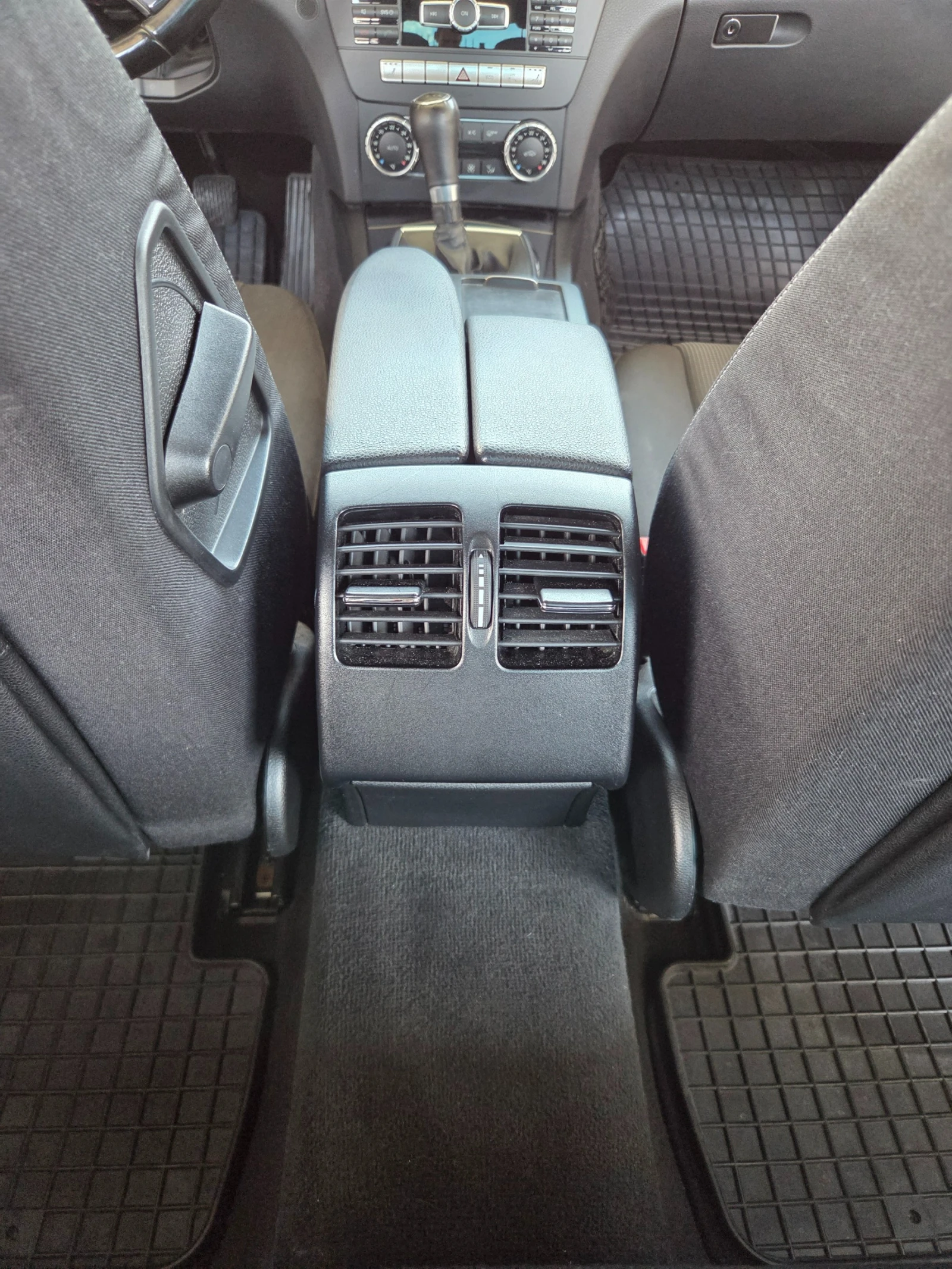 Mercedes-Benz C 180, снимка 13 - Автомобили и джипове - 54810716