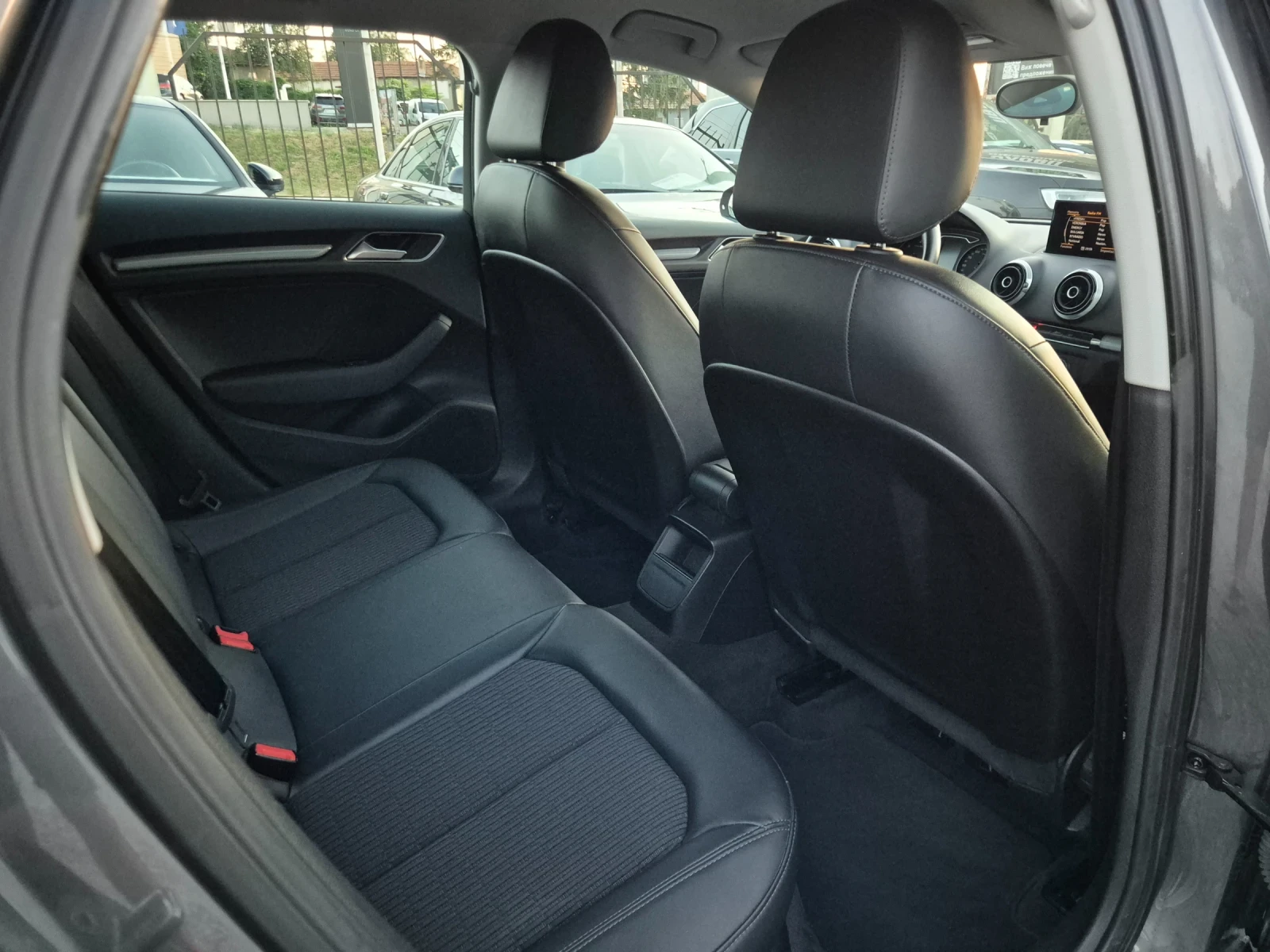 Audi A3 1.6TDI* MEDIA, снимка 14 - Автомобили и джипове - 55238992