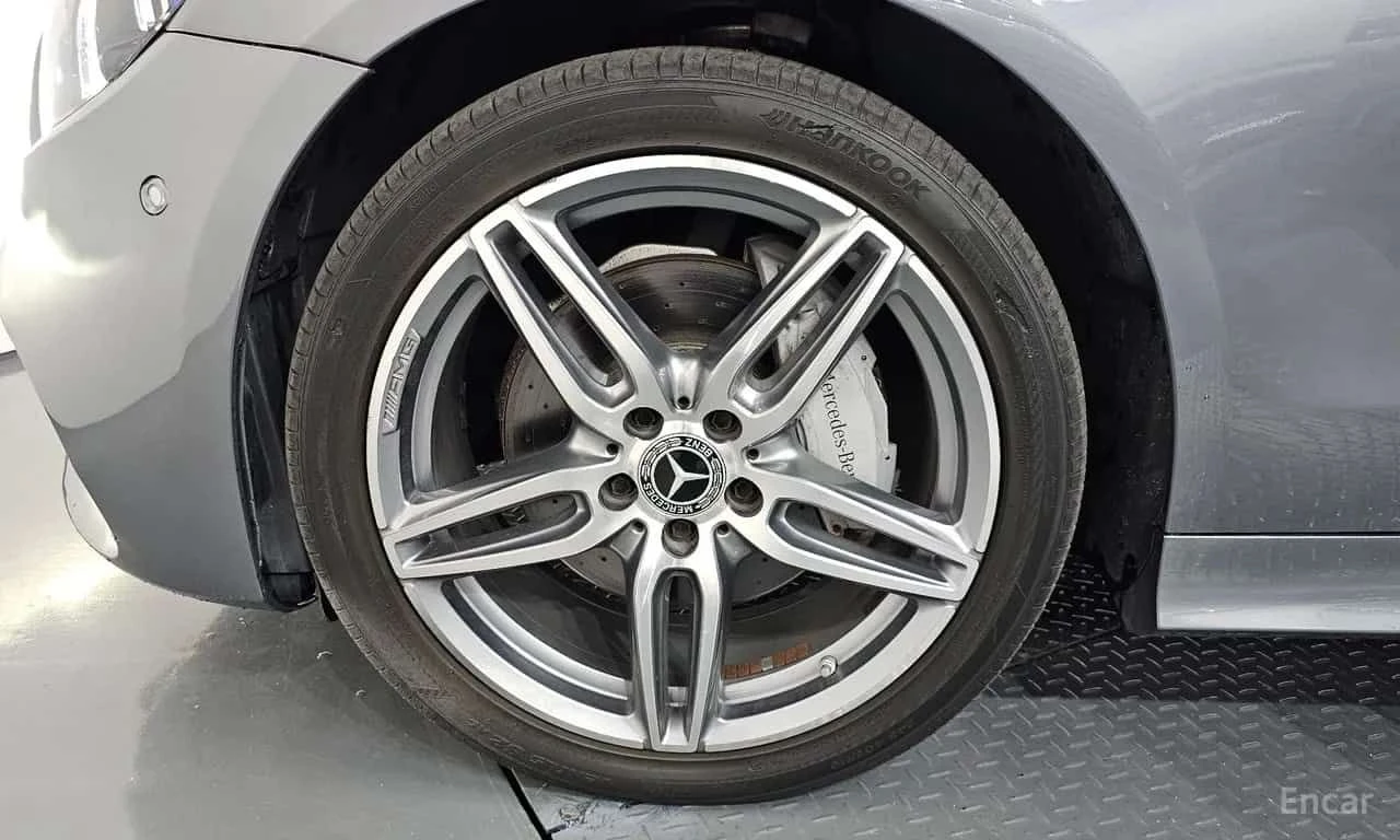Mercedes-Benz E 220 d Coupe * ОПЦИЯ ЗА ФИНАНСИРАНЕ, снимка 5 - Автомобили и джипове - 55570013