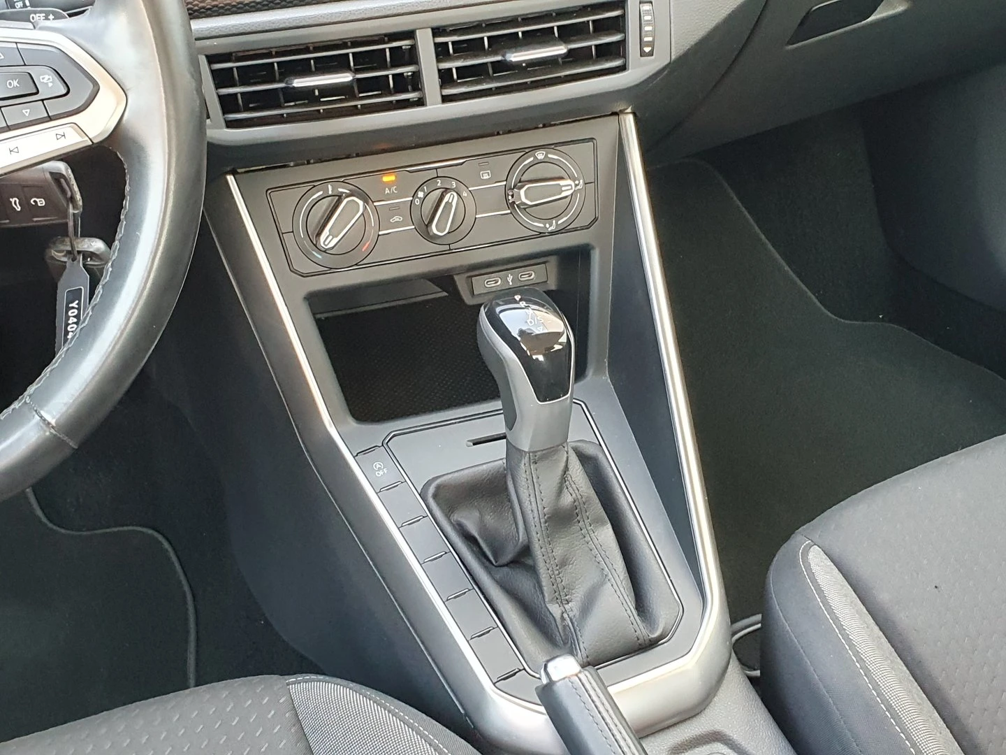 VW Taigo, снимка 12 - Автомобили и джипове - 56421206