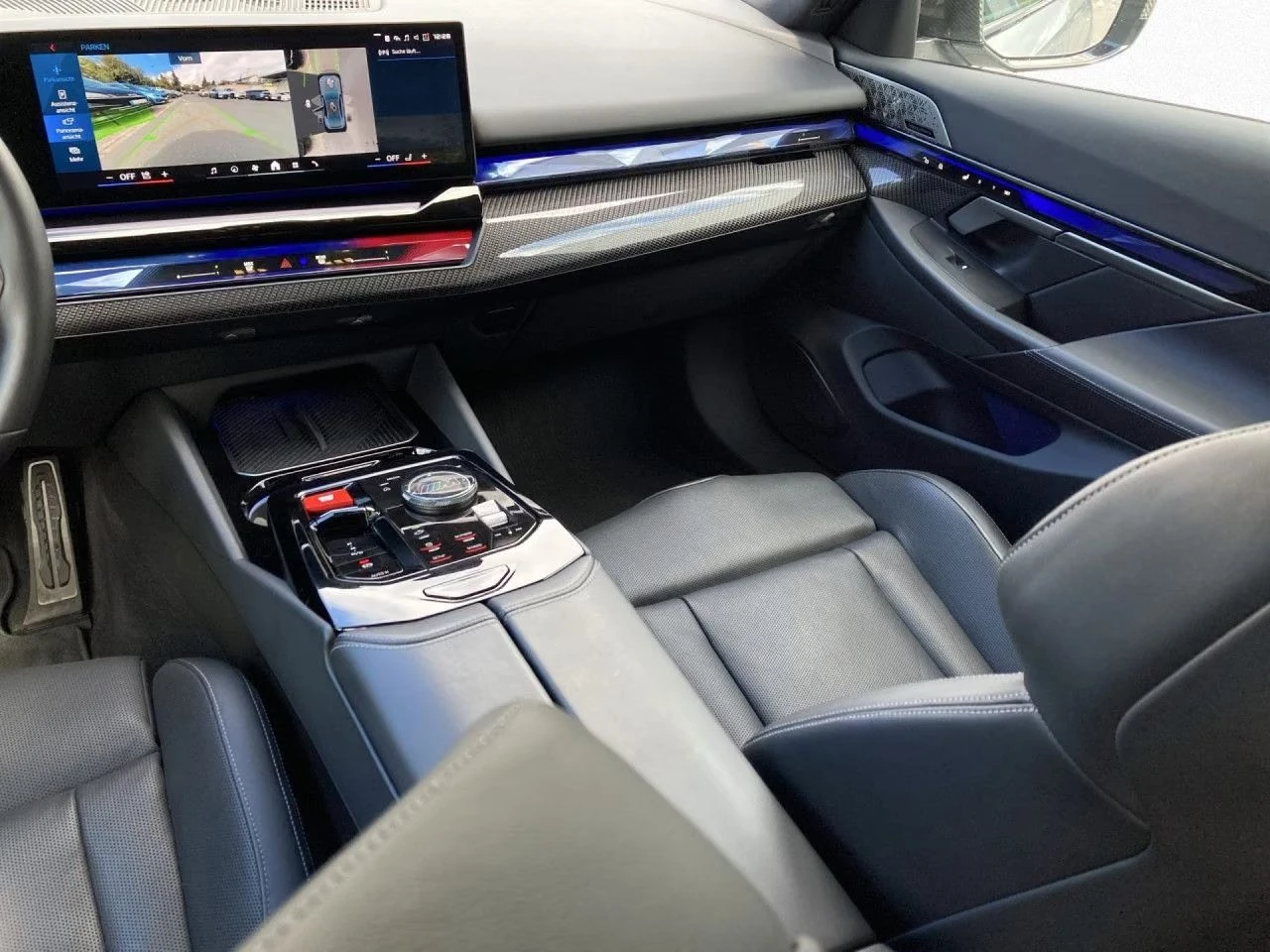 BMW M5 xDrive/M DRIVERS PACKAGE/ICONIC GLOW/360/HUD/PANO, снимка 10 - Автомобили и джипове - 56016217