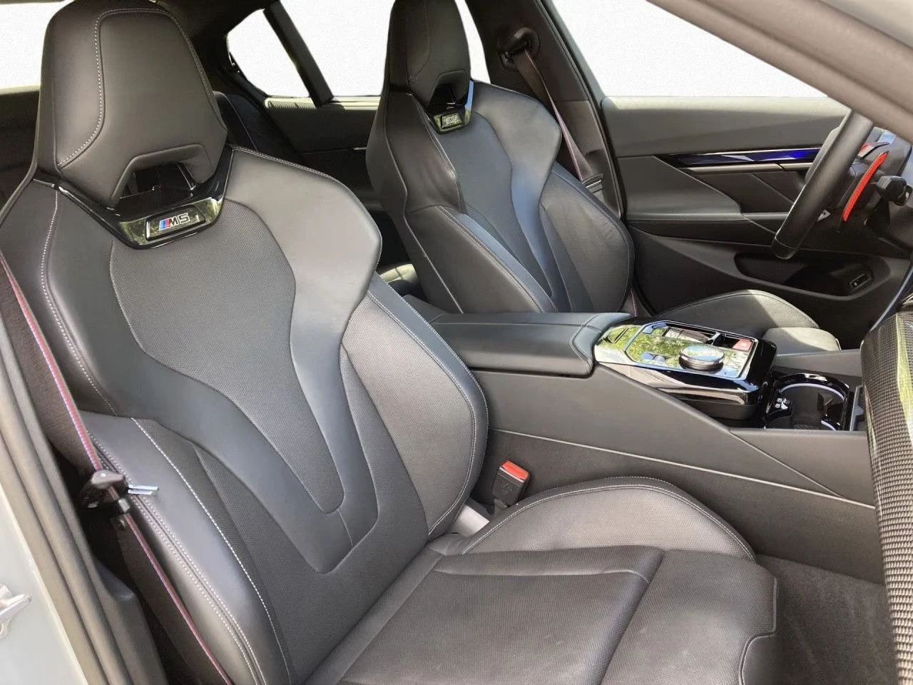 BMW M5 xDrive/M DRIVERS PACKAGE/ICONIC GLOW/360/HUD/PANO, снимка 12 - Автомобили и джипове - 56016217