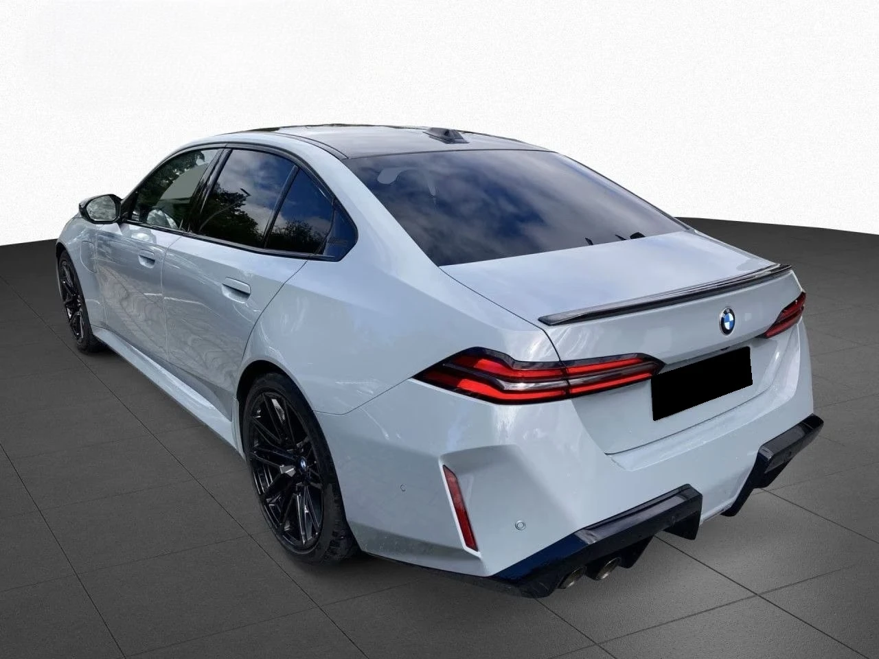 BMW M5 xDrive/M DRIVERS PACKAGE/ICONIC GLOW/360/HUD/PANO, снимка 2 - Автомобили и джипове - 56016217