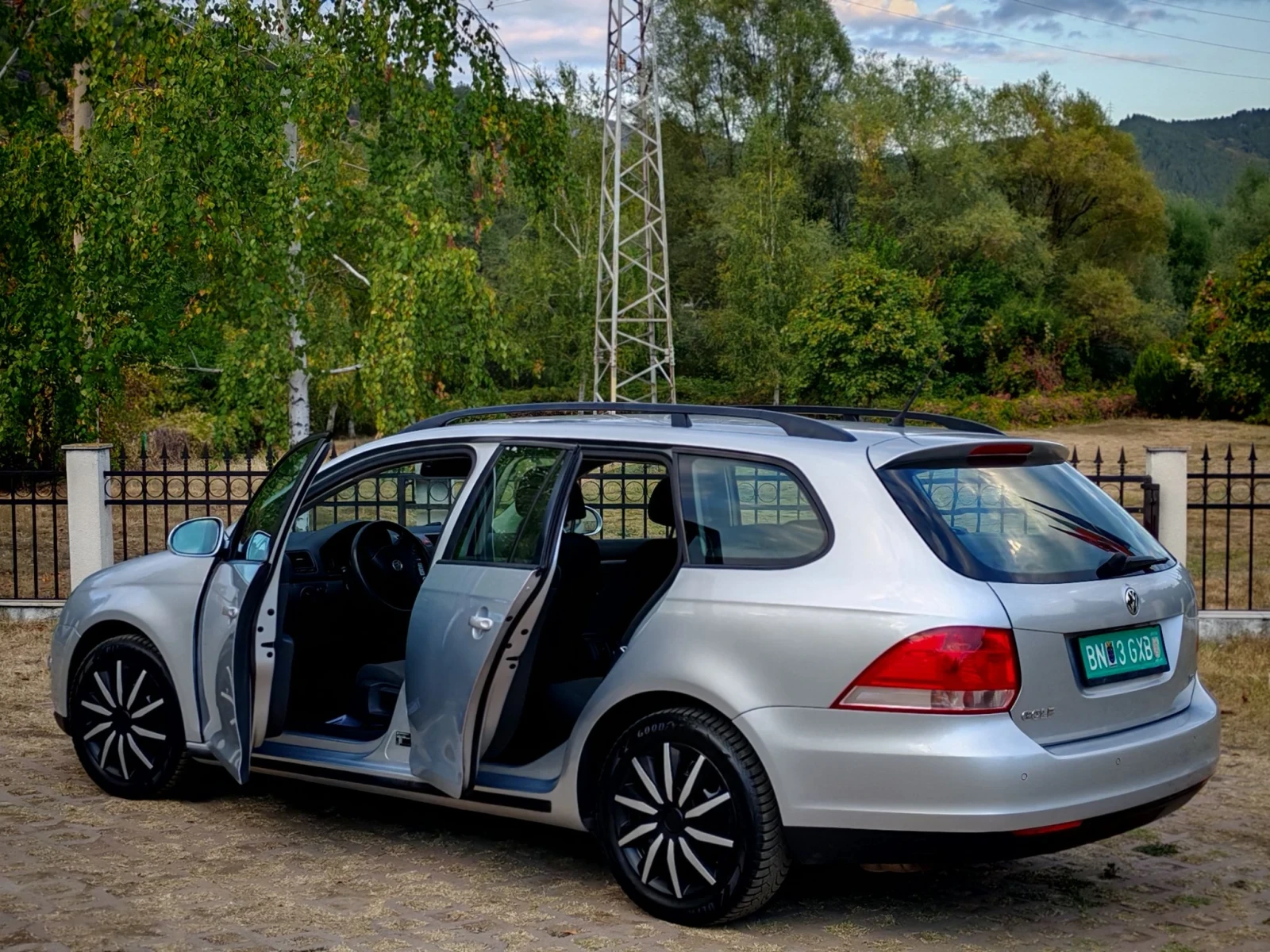 VW Golf 1.9TDI(105)* VARIANT* КЛИМАТРОНИК* НОВ ВНОС* , снимка 4 - Автомобили и джипове - 56154644