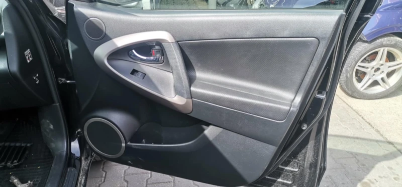 Toyota Rav4 2.2, снимка 5 - Автомобили и джипове - 49620309