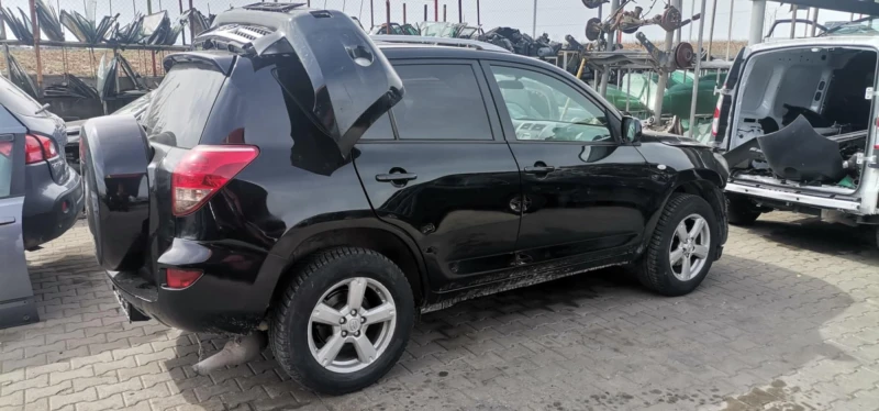 Toyota Rav4 2.2, снимка 2 - Автомобили и джипове - 49620309