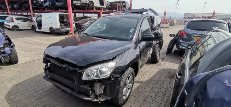 Toyota Rav4 2.2, снимка 3 - Автомобили и джипове - 49620309