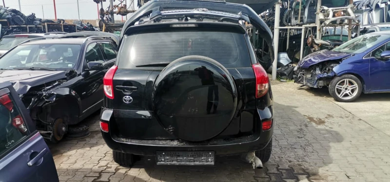Toyota Rav4 2.2, снимка 4 - Автомобили и джипове - 49620309