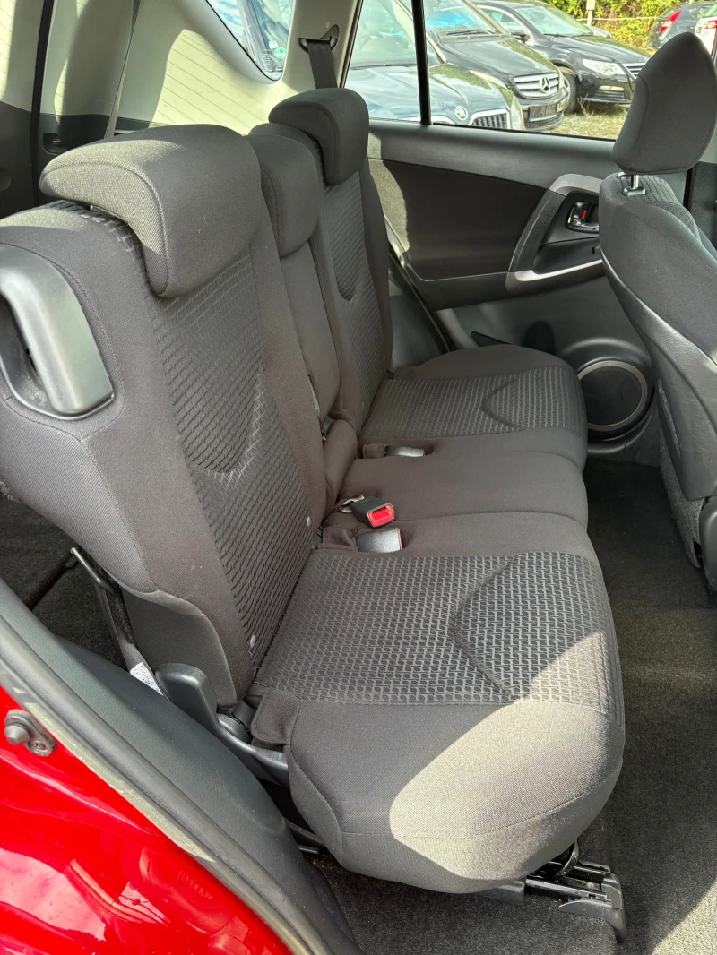 Toyota Rav4 2.2D4D, снимка 11 - Автомобили и джипове - 50051404