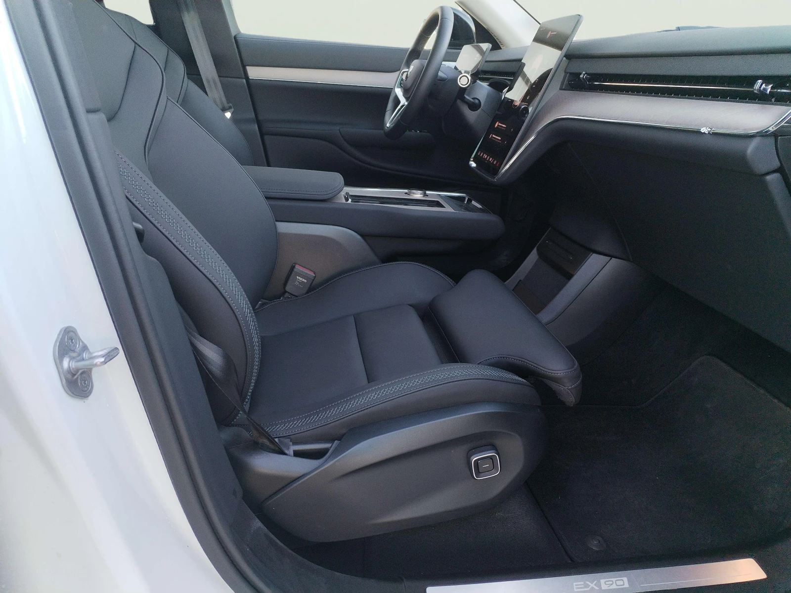 Volvo EX90 111 kWh - изображение 10