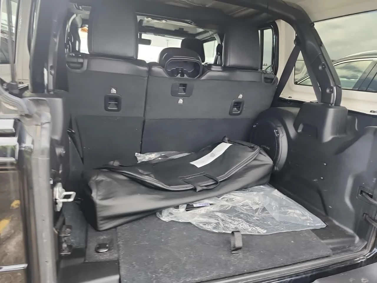 Jeep Wrangler * UNLIMITED SAHARA * CARFAX * 2 КЛЮЧА * , снимка 14 - Автомобили и джипове - 53949958