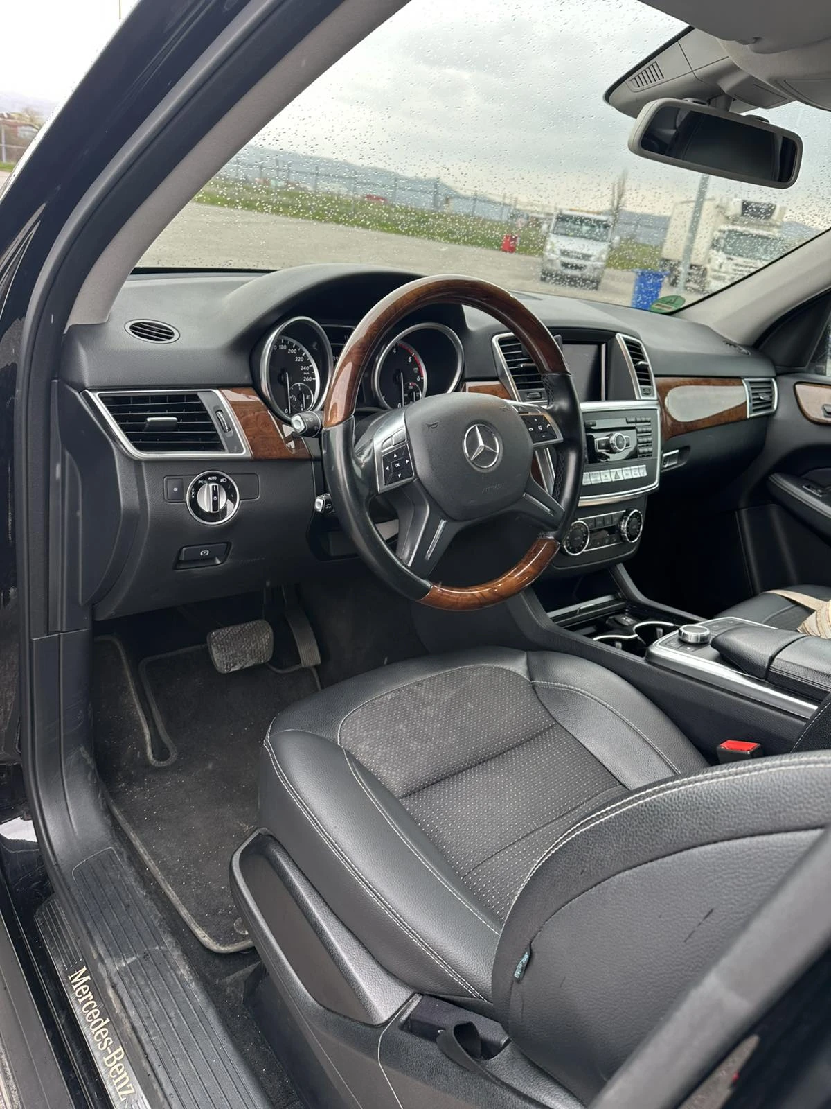 Mercedes-Benz ML 350, снимка 6 - Автомобили и джипове - 54193516