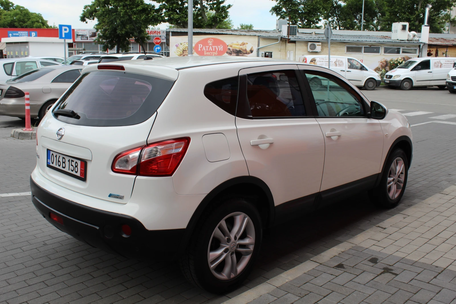 Nissan Qashqai 1.5DCI, снимка 4 - Автомобили и джипове - 54751956