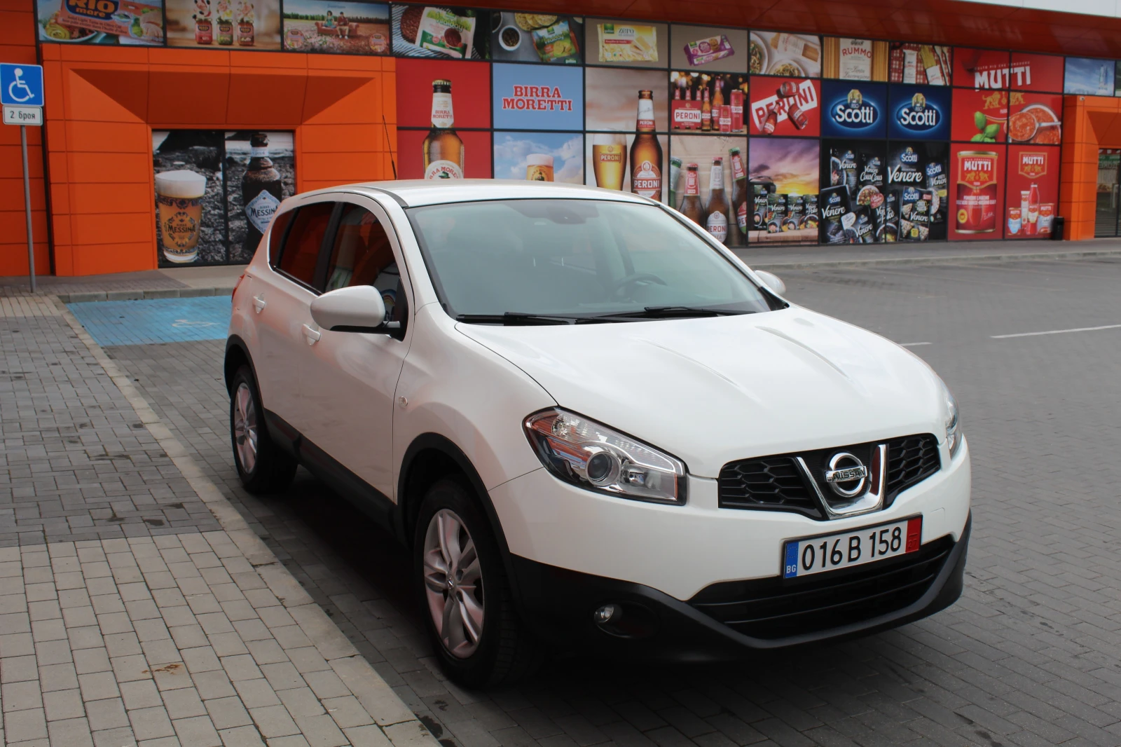 Nissan Qashqai 1.5DCI, снимка 2 - Автомобили и джипове - 54751956