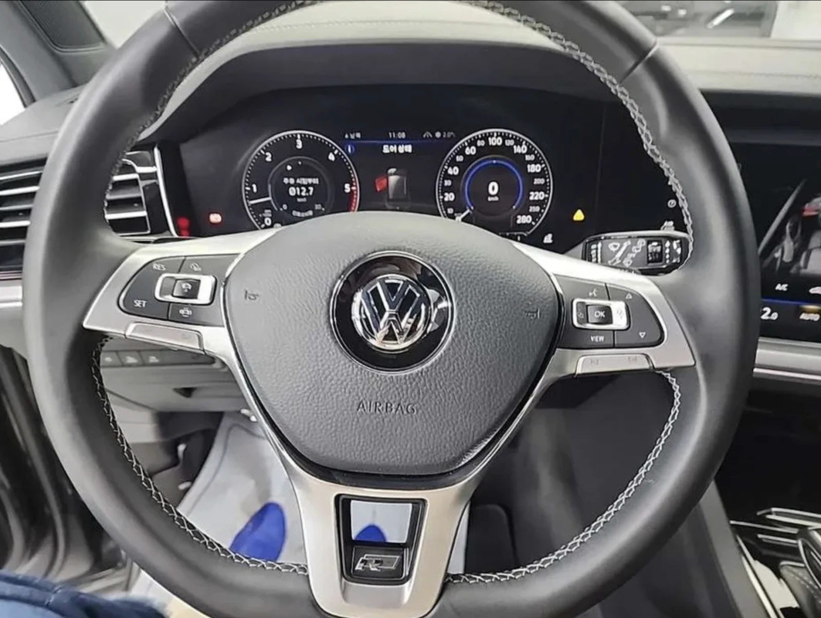 VW Touareg 3.0 V6 TDI / R-lline / 360 КАМЕРИ / ПАНОРАМА /FULL, снимка 9 - Автомобили и джипове - 54856458