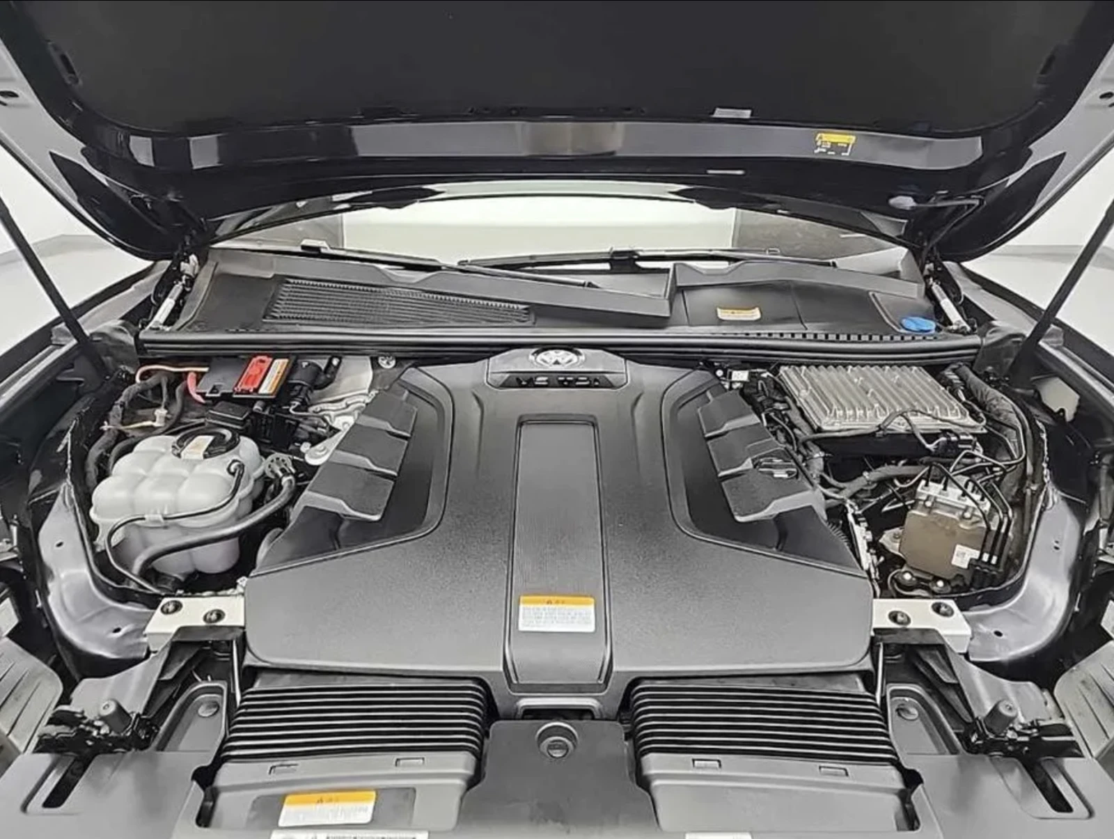 VW Touareg 3.0 V6 TDI / R-lline / 360 КАМЕРИ / ПАНОРАМА /FULL, снимка 5 - Автомобили и джипове - 54856458