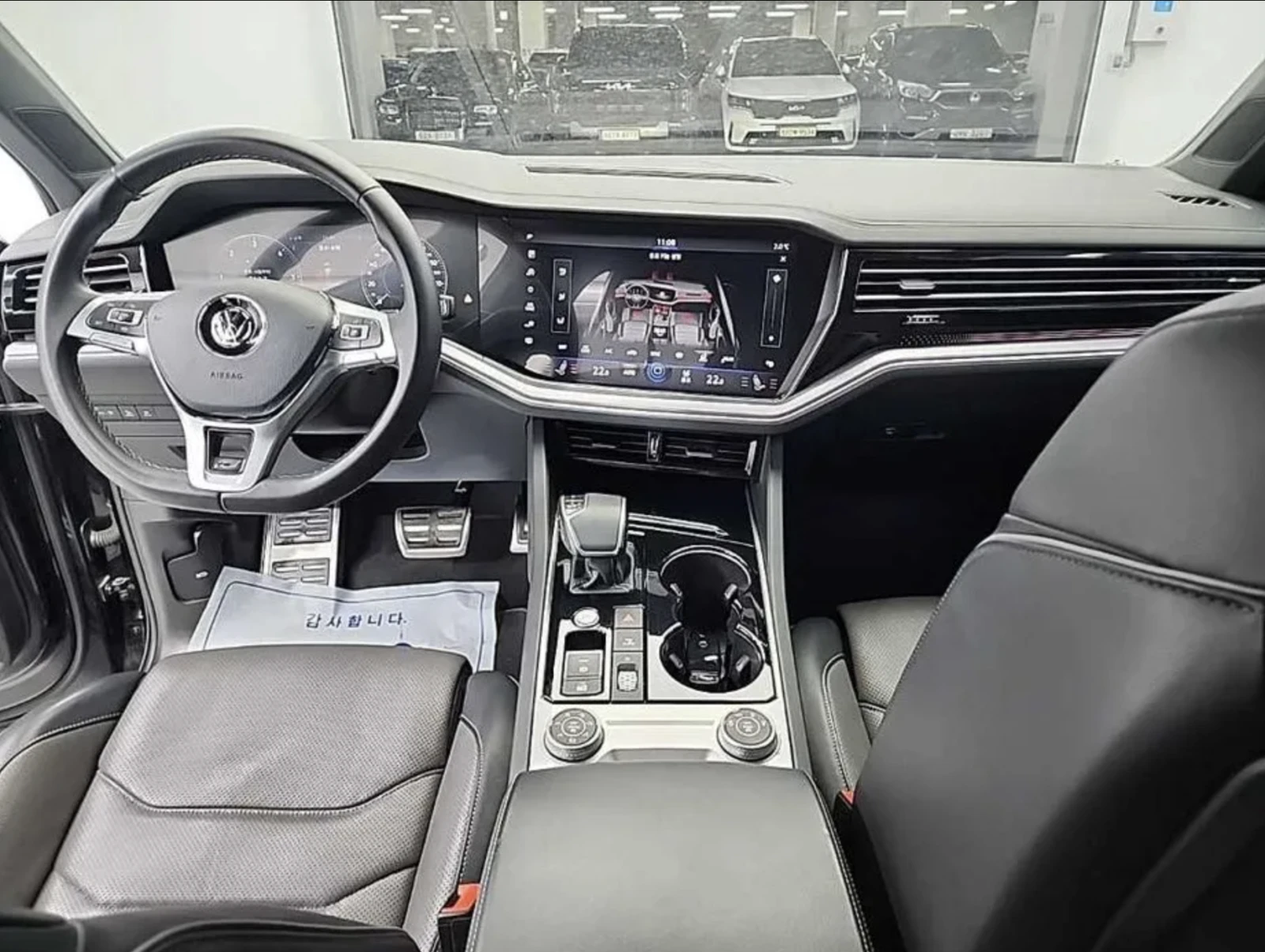 VW Touareg 3.0 V6 TDI / R-lline / 360 КАМЕРИ / ПАНОРАМА /FULL, снимка 7 - Автомобили и джипове - 54856458