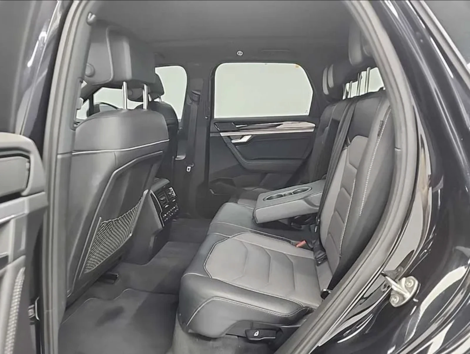 VW Touareg 3.0 V6 TDI / R-lline / 360 КАМЕРИ / ПАНОРАМА /FULL, снимка 12 - Автомобили и джипове - 54856458