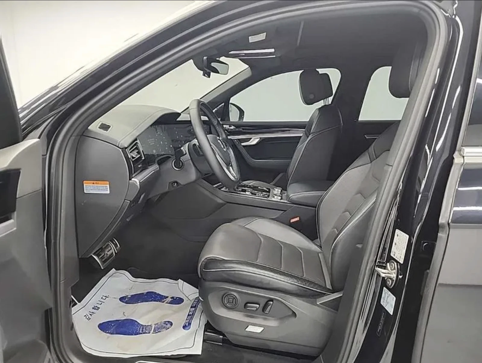 VW Touareg 3.0 V6 TDI / R-lline / 360 КАМЕРИ / ПАНОРАМА /FULL, снимка 11 - Автомобили и джипове - 54856458