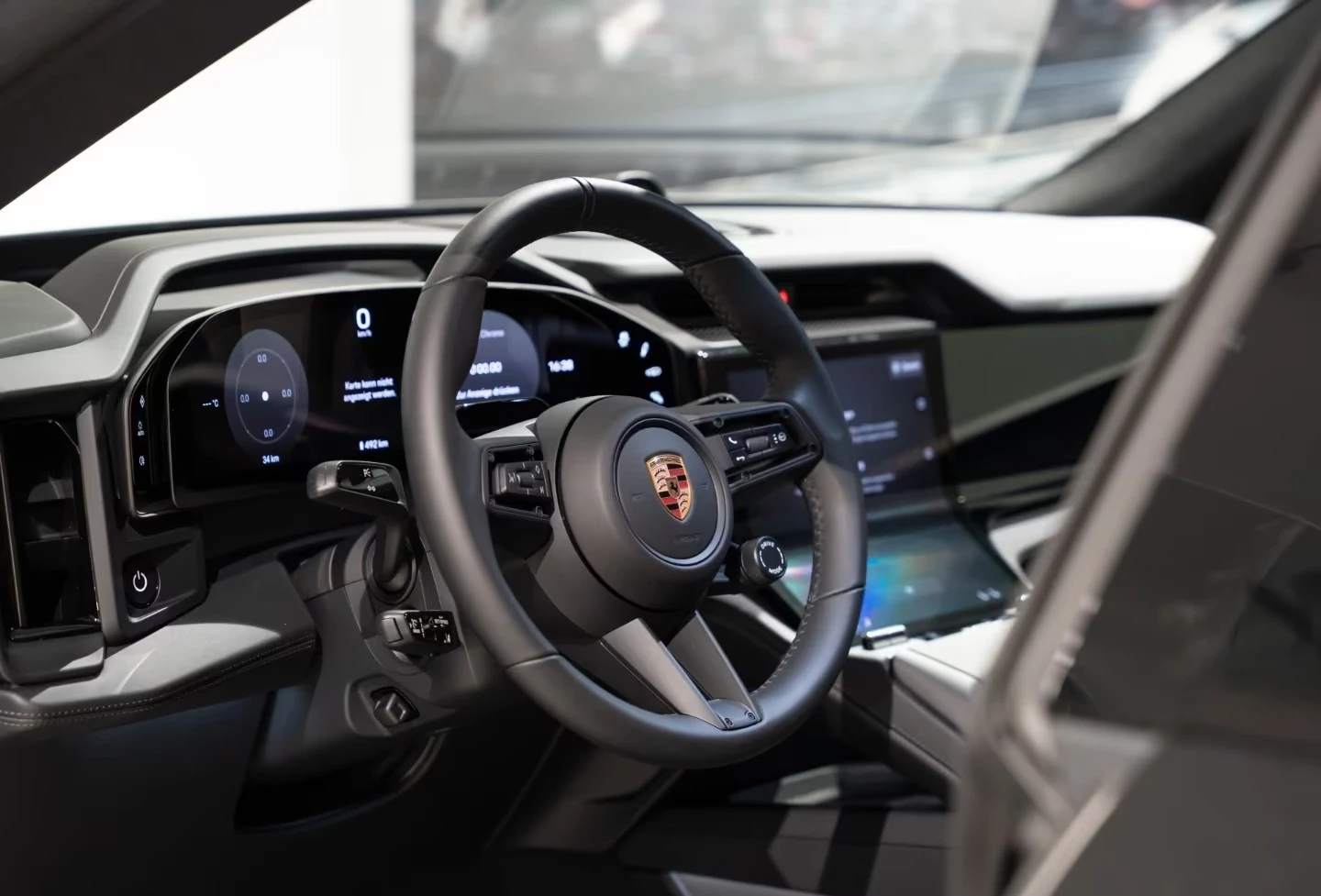 Porsche Cayenne ELECTRIC / BOSE / HUD / 360 / PANO / , снимка 11 - Автомобили и джипове - 55628093