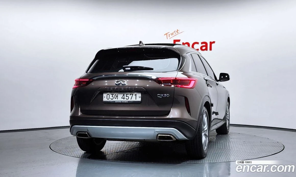 Infiniti QX50 2.0 Essential, снимка 4 - Автомобили и джипове - 56123101