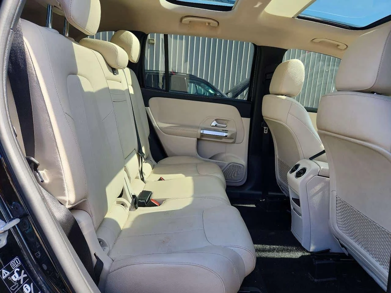Mercedes-Benz GLB 250 * CARFAX * ОПЦИЯ ЗА ФИНАНСИРАНЕ * , снимка 11 - Автомобили и джипове - 56256472