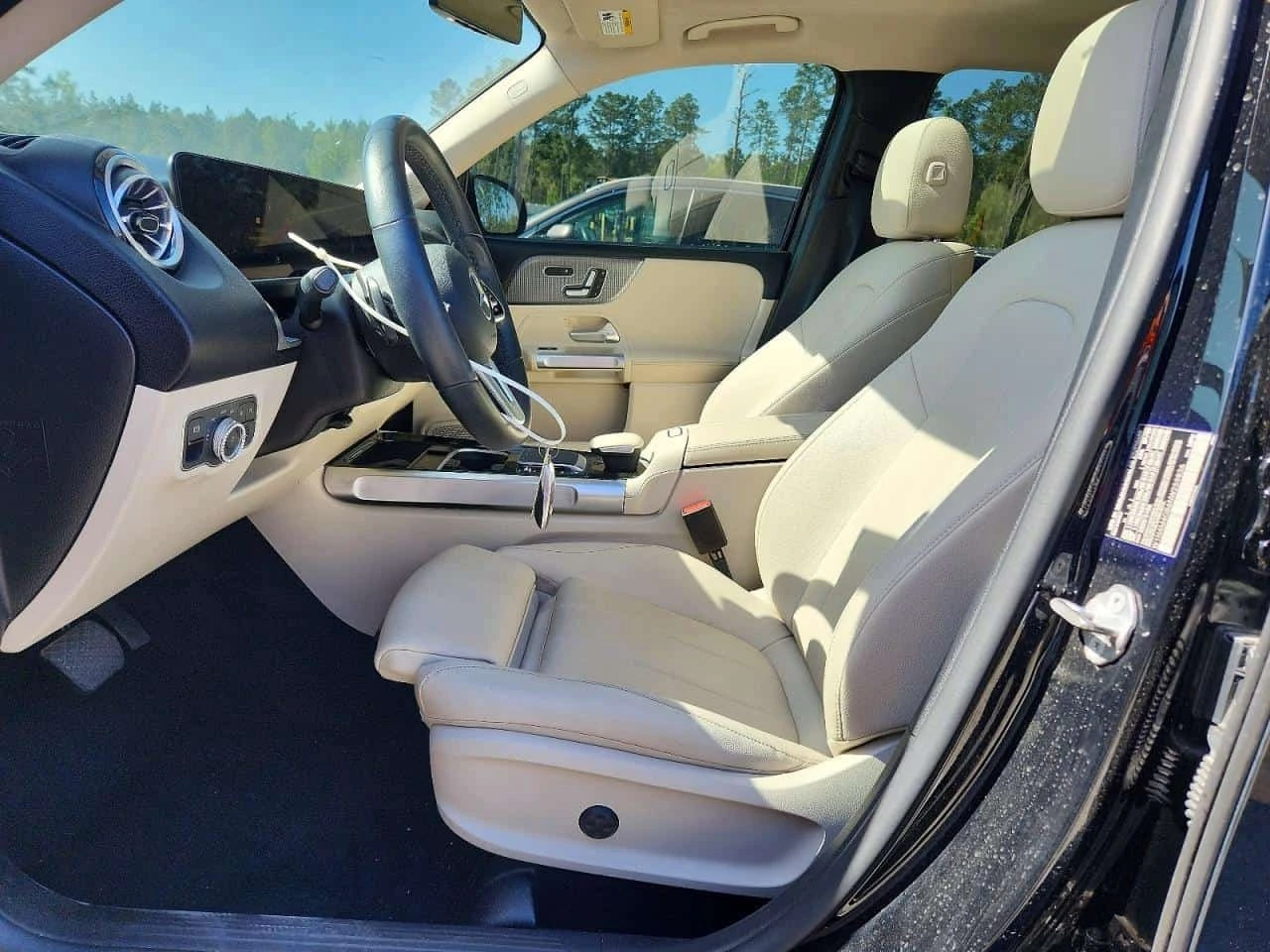Mercedes-Benz GLB 250 * CARFAX * ОПЦИЯ ЗА ФИНАНСИРАНЕ * , снимка 7 - Автомобили и джипове - 56256472