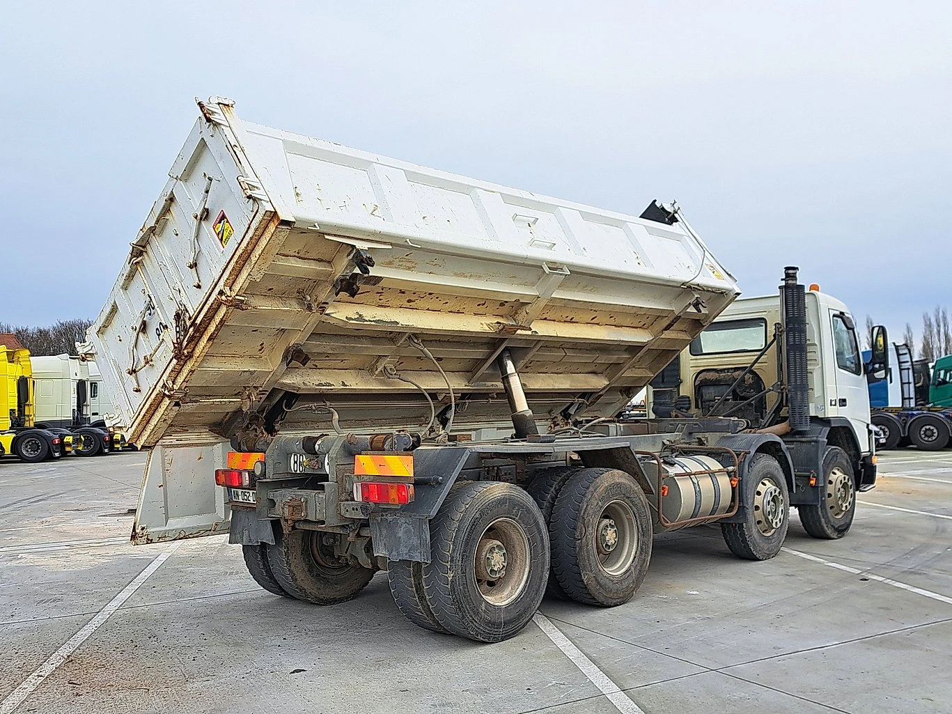 Volvo Fm 8х4 тристранно разтоварване, снимка 10 - Камиони - 54095084