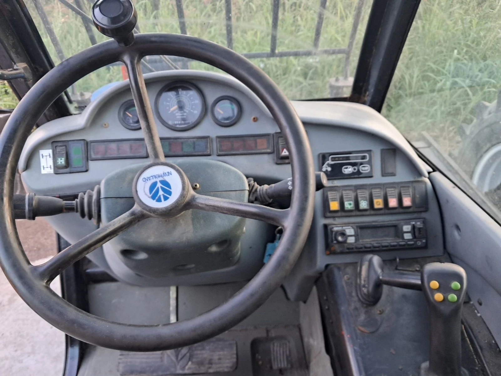 Телескопичен товарач New Holland Lm 415 - изображение 5