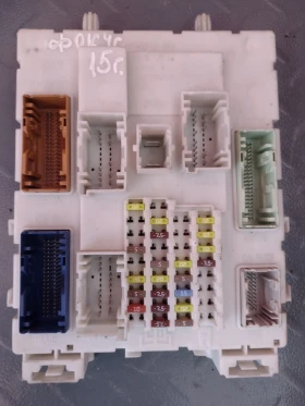 F1FT-14A073-DF контролен модул /кутия с предпазители/ FORD FOCUS MK3  97RI010012  116RA000084 FoMoCo, снимка 1 - Части - 48138659