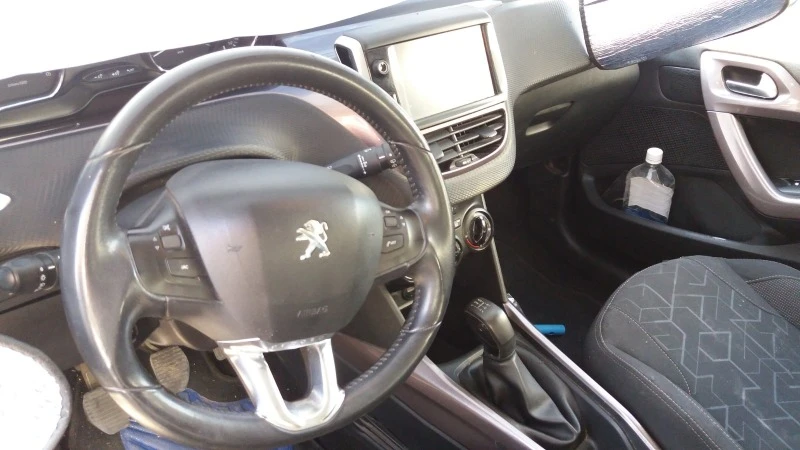 Peugeot 2008 1.6 Blue HDI, снимка 5 - Автомобили и джипове - 43322268