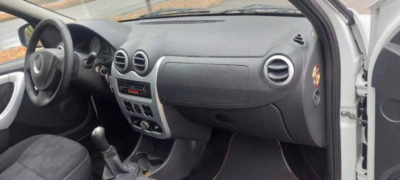 Dacia Logan 1.5 dci клима, снимка 11 - Автомобили и джипове - 47239330