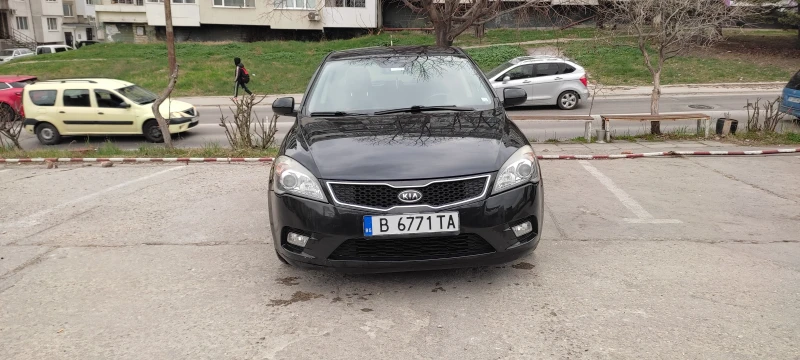 Kia Ceed 1.4 CVVT, снимка 3 - Автомобили и джипове - 48084827