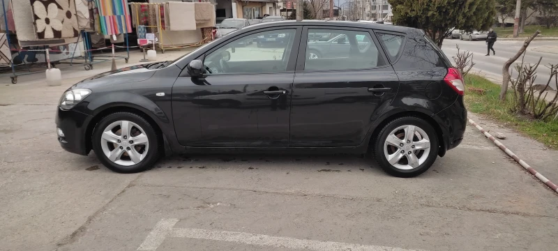 Kia Ceed 1.4 CVVT, снимка 2 - Автомобили и джипове - 48084827