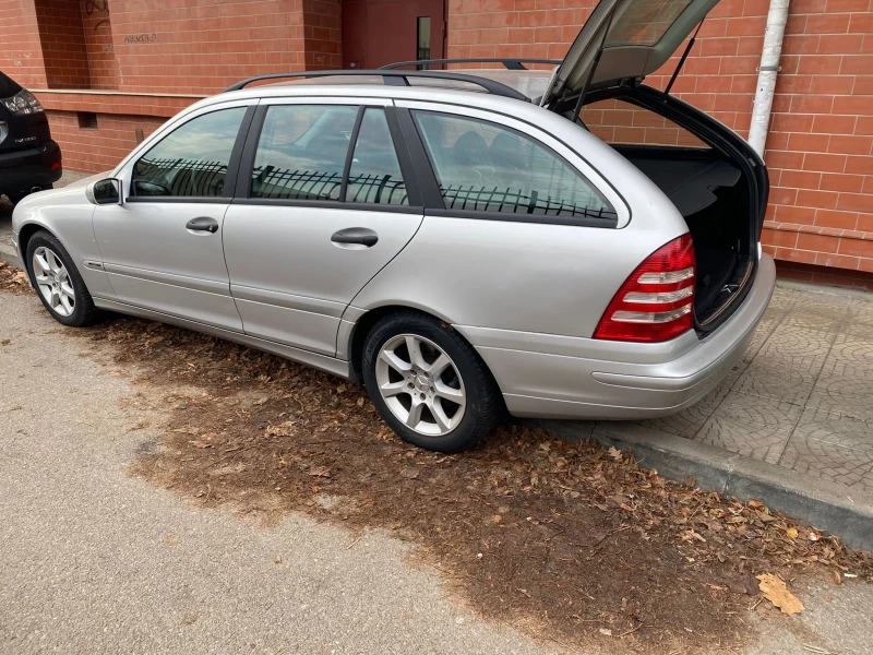 Mercedes-Benz C 220, снимка 13 - Автомобили и джипове - 48423269