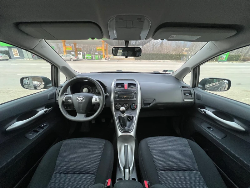 Toyota Auris 1.6i Facelift ШВЕЙЦАРИЯ, снимка 9 - Автомобили и джипове - 49319655