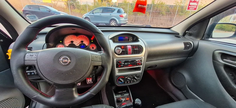 Opel Corsa 1.8 GSI , снимка 13 - Автомобили и джипове - 51801796